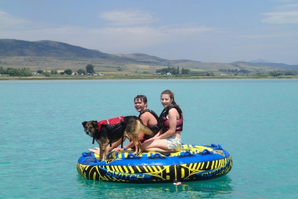 La bouée tractée, votre fidèle accessoire pour vos glissades sur l’eau en famille